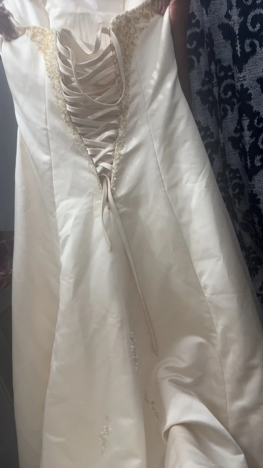 vestido de novia marfil alfred angelo Foto 2 de 4