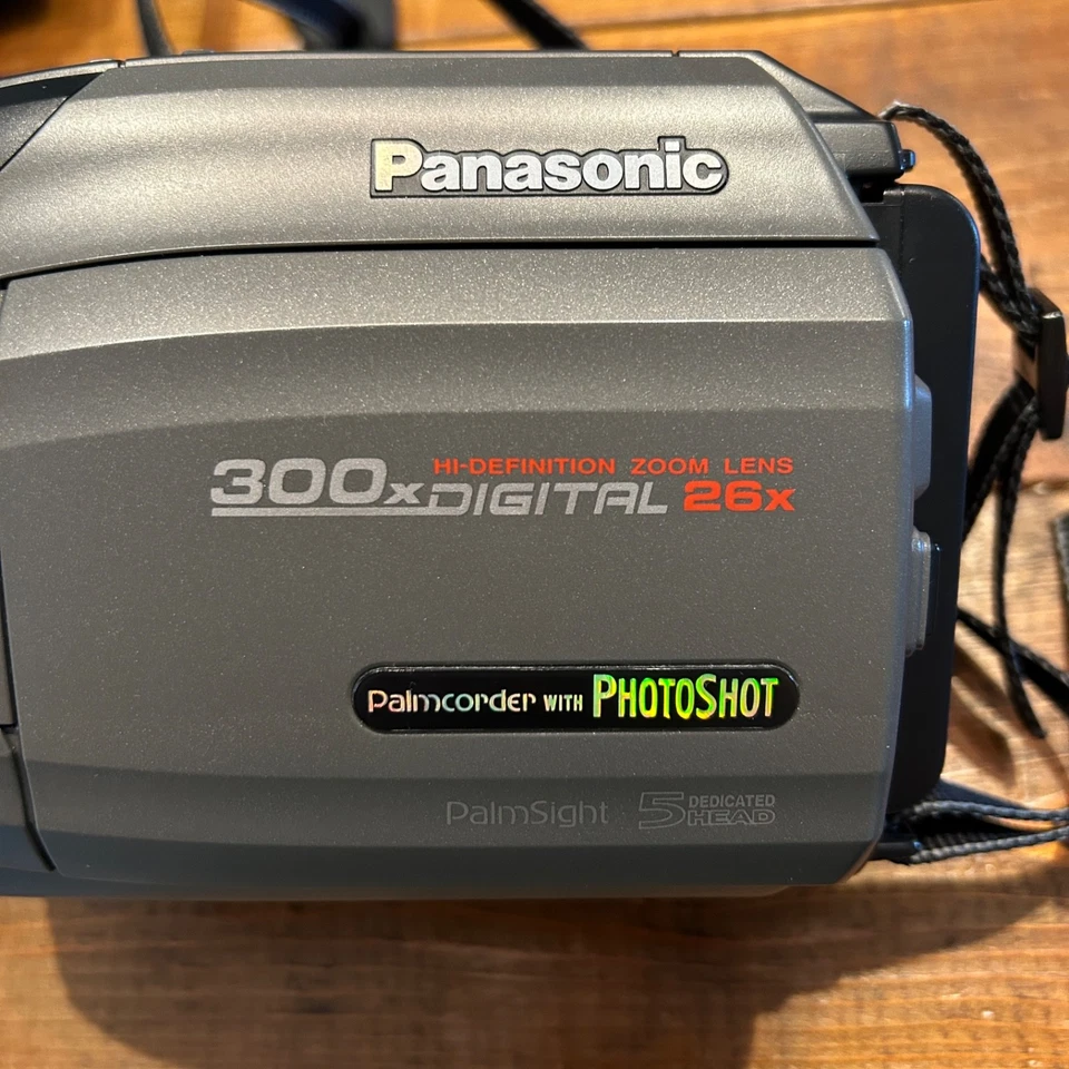 Panasonic Palmsight Palmcorder Pv-L780D With Photoshoot Camcorder w/ Case Works! - Image 2 of 4