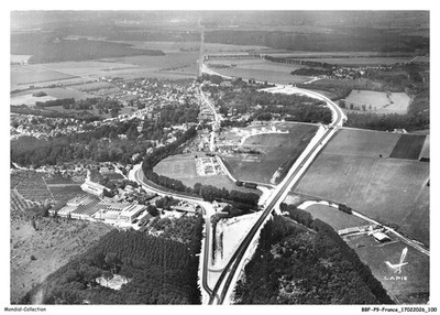BBFP9-0805-77 - By plane over CLAYE-SOUILLY - General view of the devia