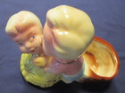 VINTAGE 1940's SHAWNEE CERAMIC BOY KISSING GiIRL PLANTER - GOLD ACCENTS - EXC. — photo 2