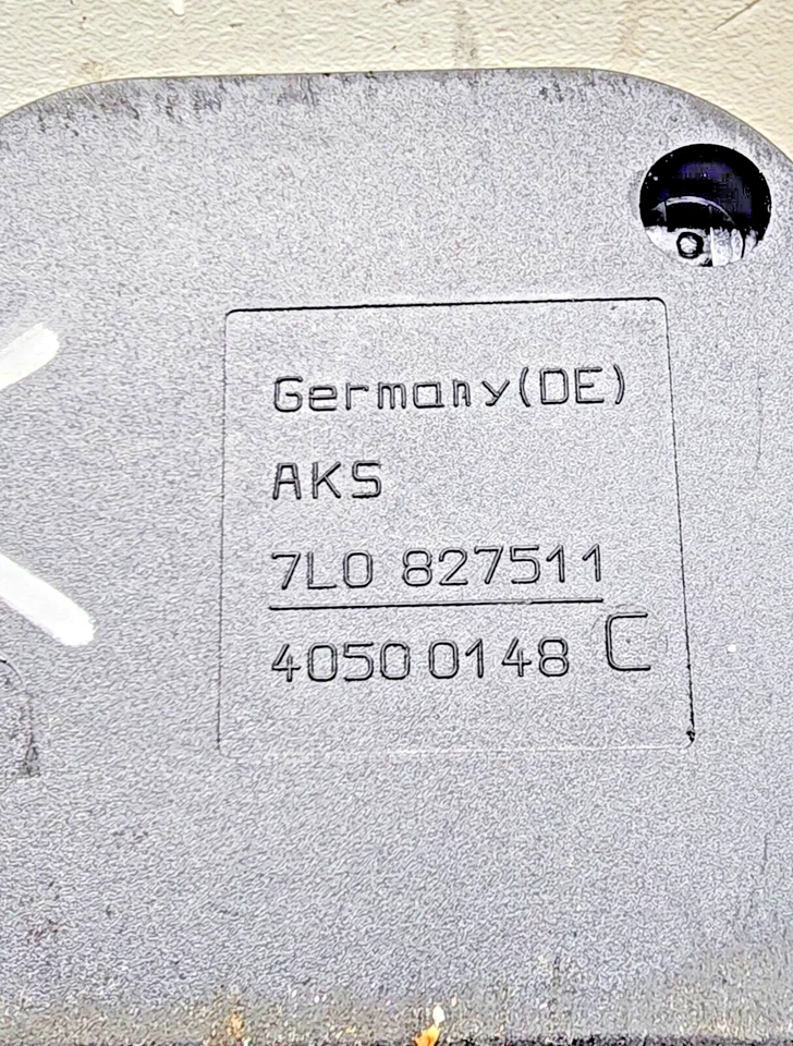 Actuador de bloqueo de pestillo de tapa de maletero trasero Volkswagen Touareg 2004-2007 7C0827511 OEM Foto 4 de 4