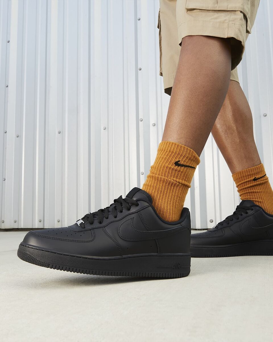 NIB NIKE Air Force 1 07 Mens Lace Up Leather Triple Black NIB NIKE Air Force 1 07 Mens Lace Up Leather Triple Black