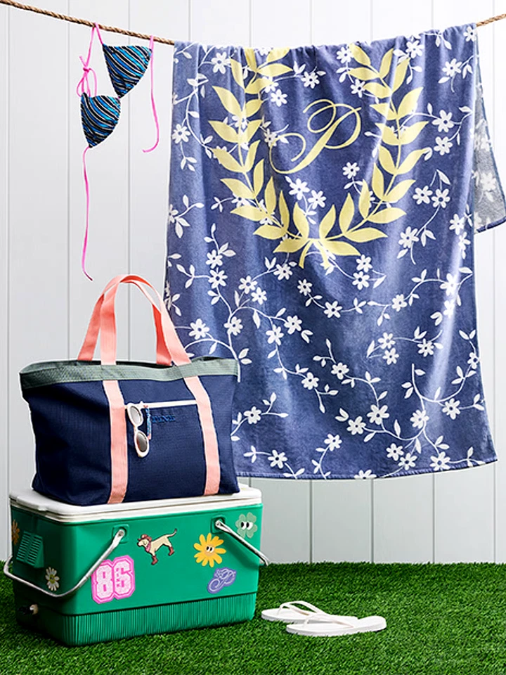 Bolso de Mano Victoria’s Secret Rosa XL 26" + Toalla de Playa Floral Vacaciones de Primavera🌴 Foto 2 de 4