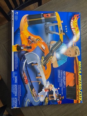 Hot Wheels Mega Metro City playset
