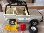 VINTAGE TONKA WHITE AND GRAY FORD/CHEVRON BRONCO WITH ACCESSORIES