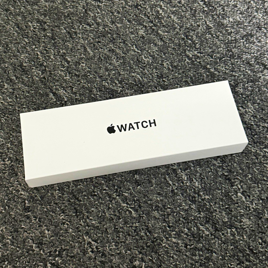 Apple Watch Series SE 40mm Black Aluminium Case Black Silicone Band