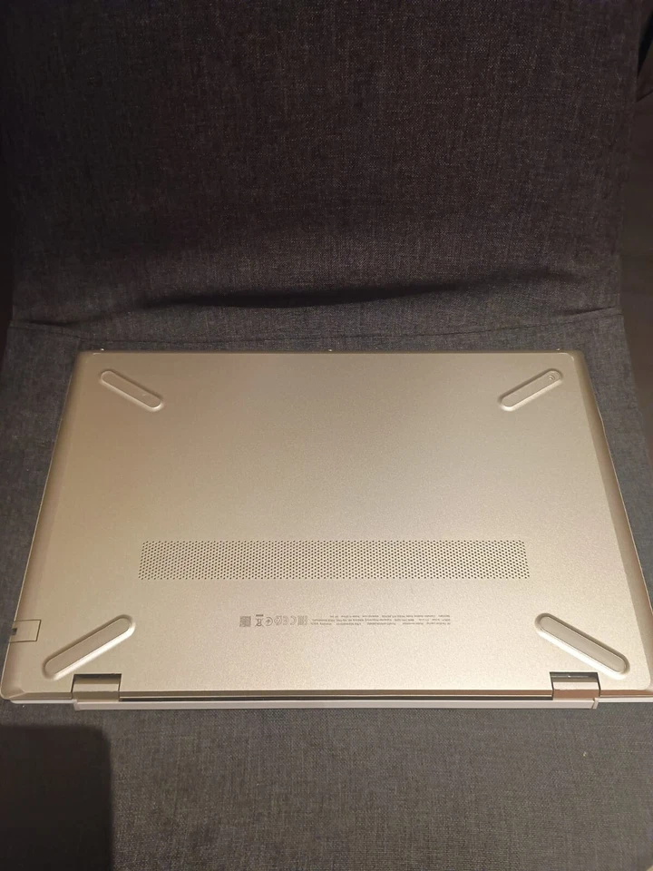 Notebook Hp Pavilion 15 pollici usato Ryzen 5 2500u 8gb ram 256 gb ssd - Immagine 2 di 4