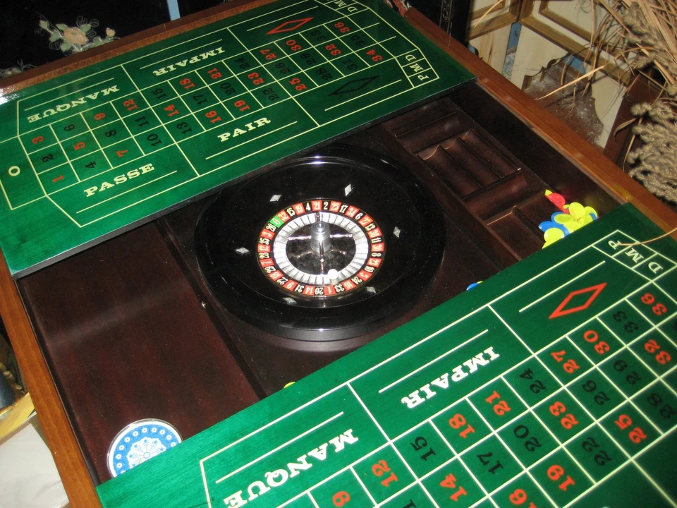 Mesa de juego Notturno Intarsio Sorrento Italia madera con incrustaciones 50+ años A+++TESORO Foto 4 de 4