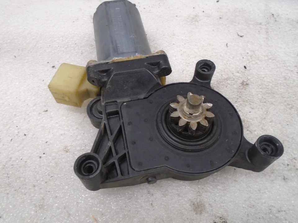 ОРИГИНАЛЬНЫЙ ДВИГАТЕЛЬ ПРАВОГО ОКНА ПЕРЕДНЕГО ПАССАЖИРА DK70447 1998-2002 MERCEDES E430 W210 - Изображение 3 из 4