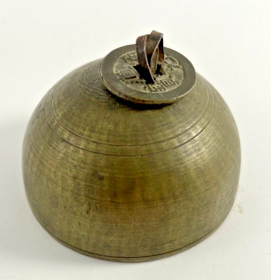 Campana de templo budista religiosa redonda de bronce con clapper largo antigua Foto 3 de 4