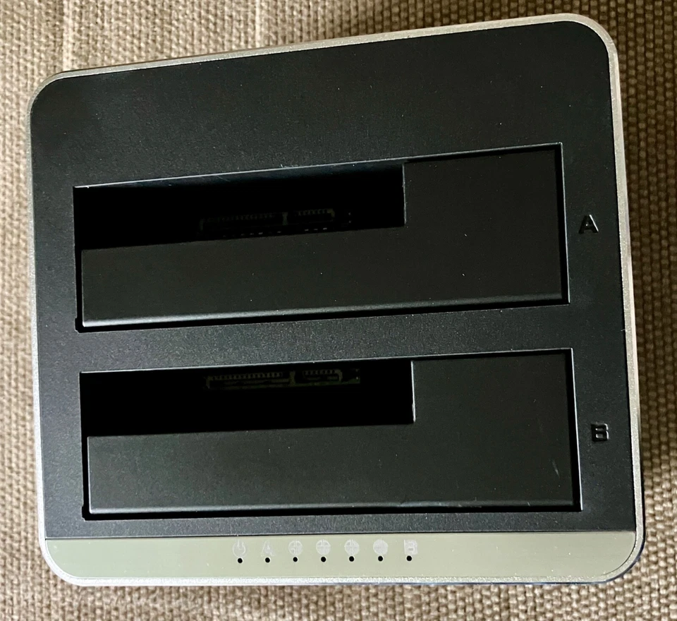 Inateck Aluminum USB 3.0 Dual Bay Hard Drive SATA Docking Station - Image 3 of 4