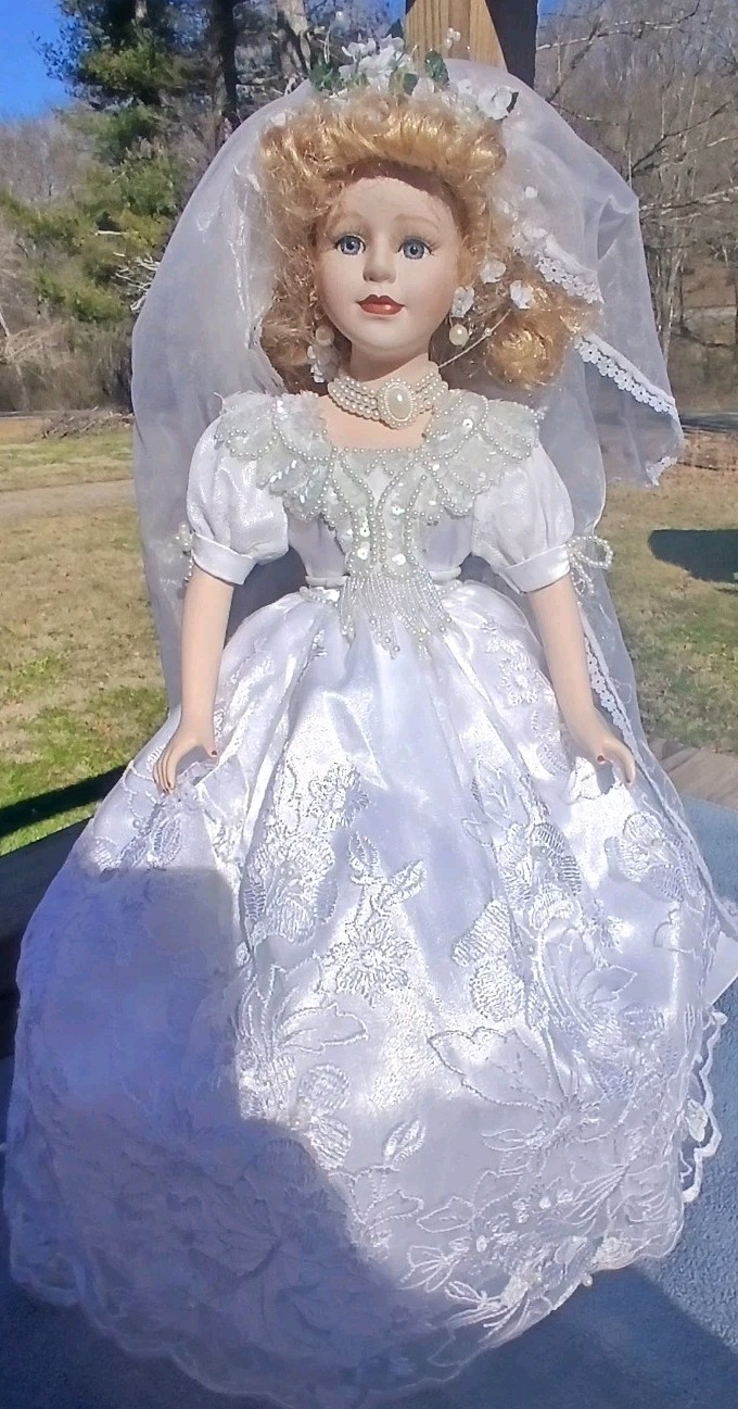 Vintage PRECIOUS COLLECTIBLES BUTTERFLY KISSES Carlisle Porcelain Bride Doll #5