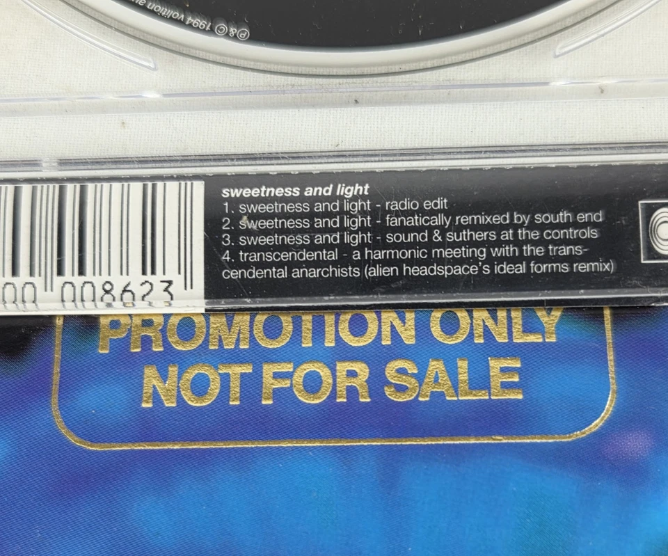 CD Dulzura y Luz ITCH-E & SCRATCH-E Promoción Única Sello Dorado Volition  Foto 3 de 4