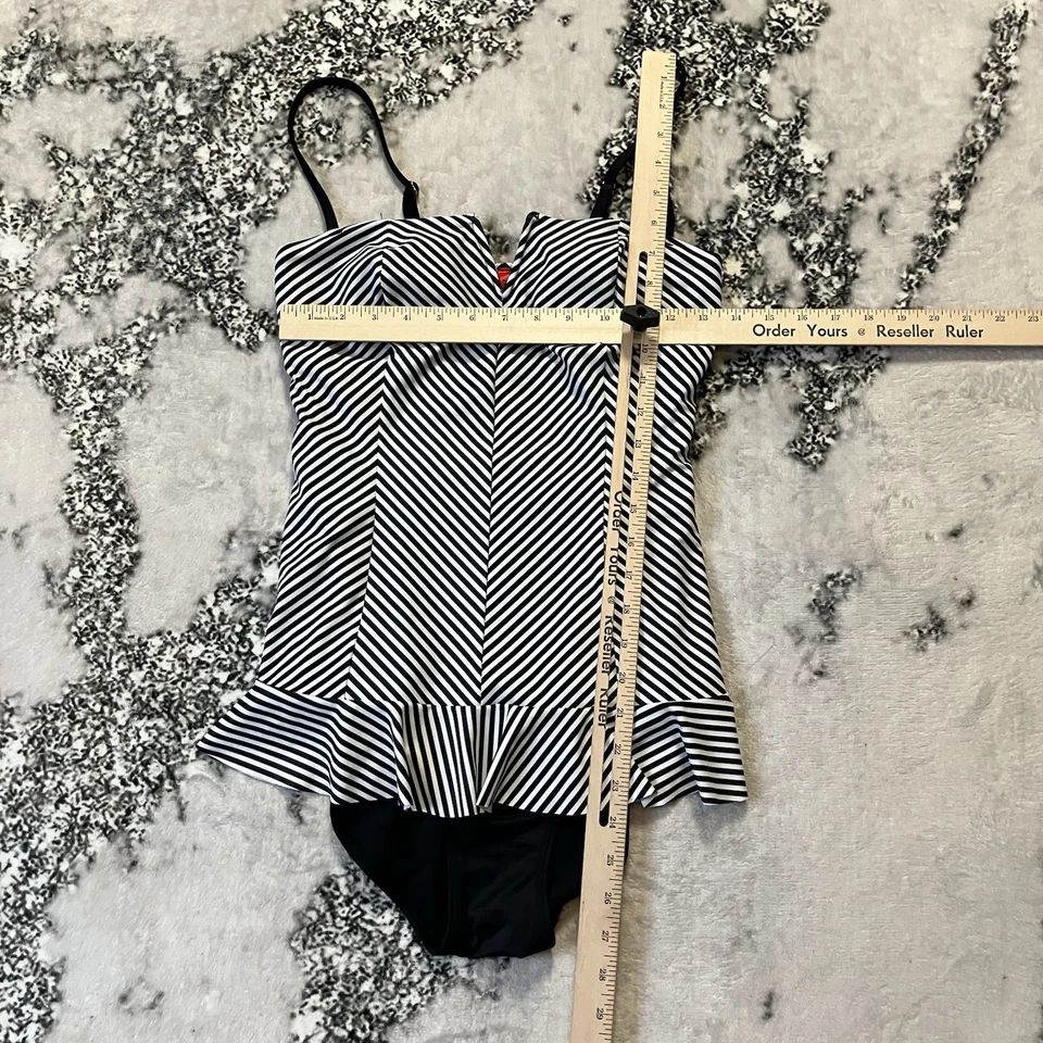 Maiô feminino Spanx tamanho 8 listrado preto e branco uma peça modeladora peplum - Imagem 2 de 4