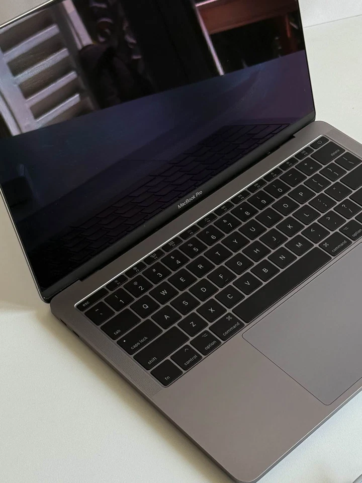 MacBook Pro 2017    13,3 Zoll   16 GB    I7 2,5 GHz - Bild 4 von 4