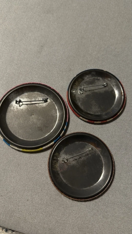 Vintage 1980’s Walt Disney World Epcot Center World Showcase Mickey Buttons Foto 2 de 3