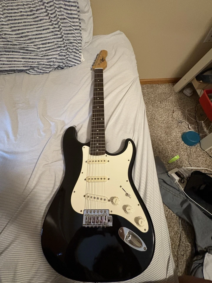 Rouge St3 电吉他和米切尔音乐会尤克里里 Mu40c — 第 2/4 张图片