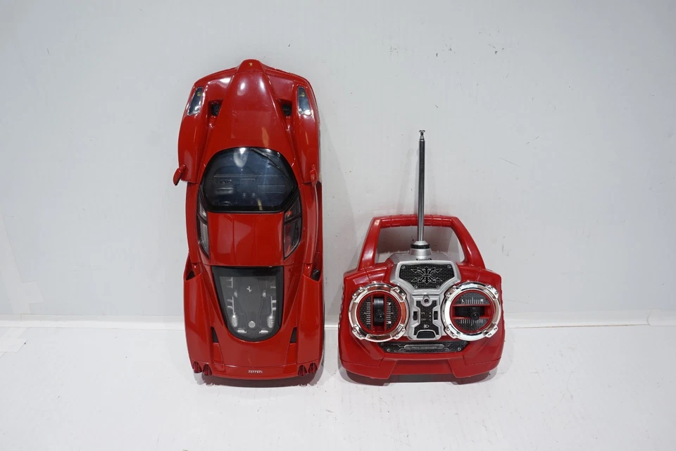 2005 SILVERLIT 1:16 6V 27MHz RED FERRARI ENZO RC SPORTS CAR with REMOTE - NO BAT - Image 2 of 4