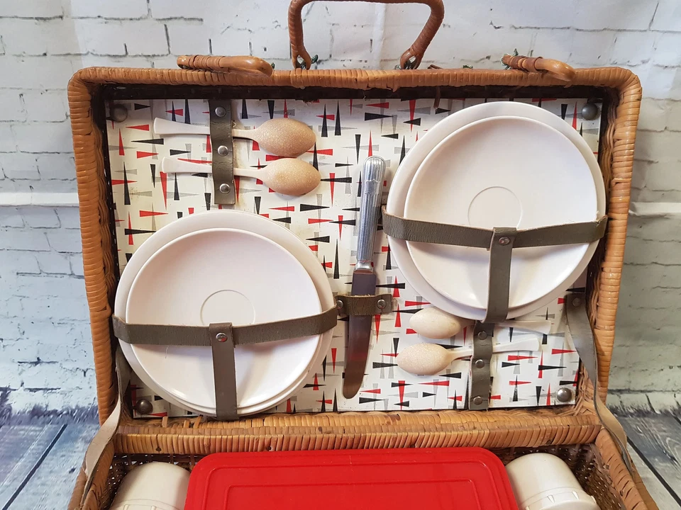 Vintage Picnic Hamper | 1950s Vintage Unusual Wicker Picnic Set/Basket Retro - Image 3 of 4