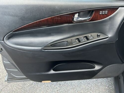 2011 Infiniti EX Journey AWD - Picture 18 of 40