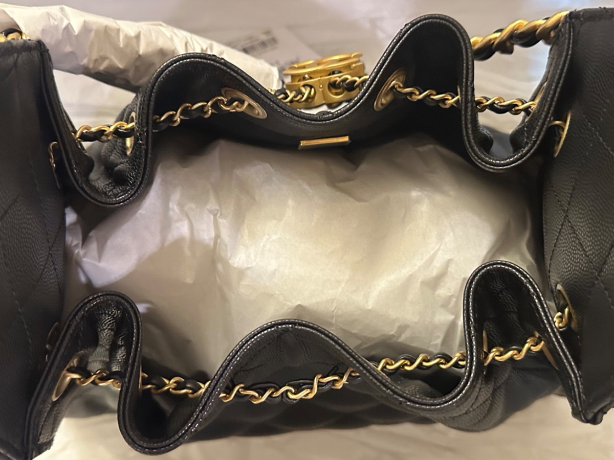 New 26C CHANEL 25 Bag Black Caviar Leather Small Hobo Tote Gold