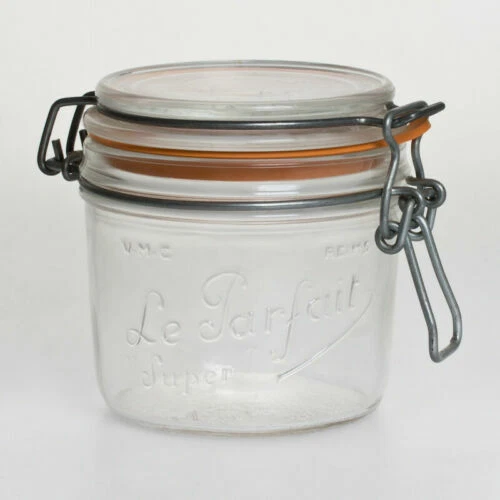 Boites et bocaux en terre cuite pour le rangement de la cuisine