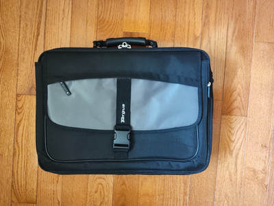 New TARGUS Black/Gray TRADITIONAL 15.6'' LAPTOP  BAG with Shoulder Strap