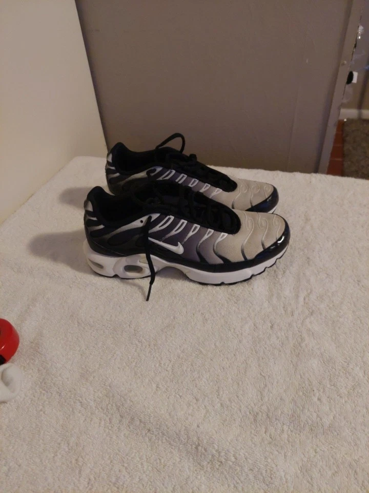 Nike Air Max Plus TN Negro/Blanco Zapatos para Correr 655020-077 Talla 7Y Para Mujer Talla 6.5 Foto 2 de 4