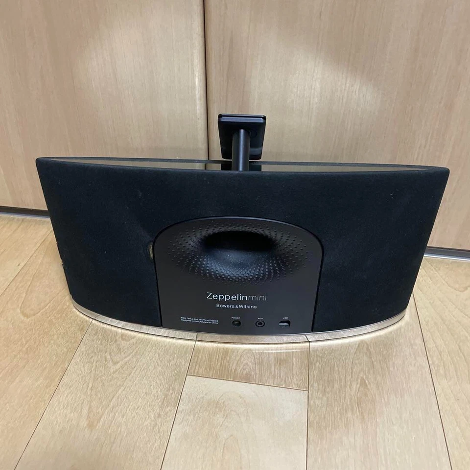 Mini Altavoz B&W Bowers & Wilkins Zeppelin Alta Gama Audiófilo Totalmente Funcionando Envío Gratis Foto 2 de 2