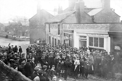 Pww-37 Free Fish For Miners, Kinsley Evictions, Hemsworth, Yorkshire. Foto