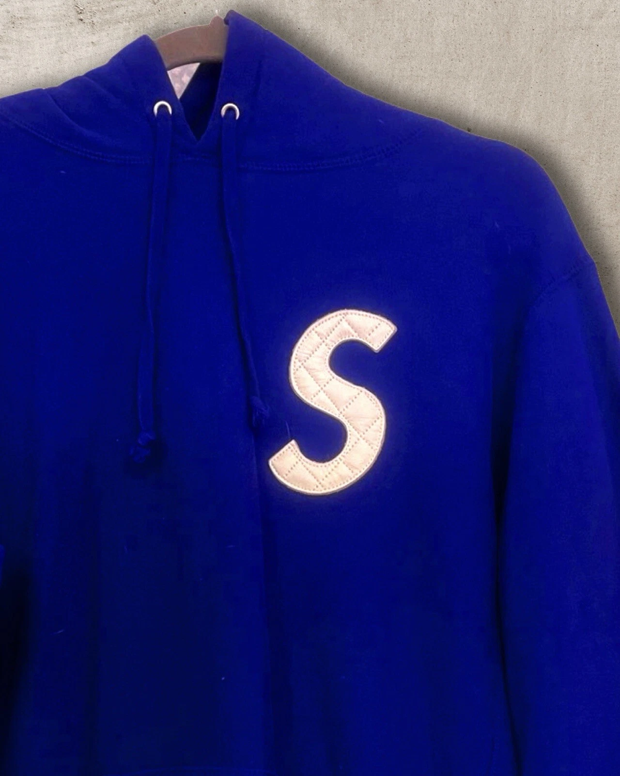 Sweat à capuche patch cuir Supreme 