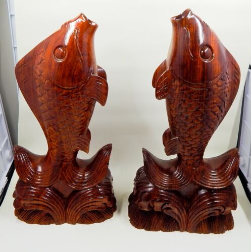 Drewniana ryba Koi Karp Skoki z wody Podkładki do książek Rzeźba Figurka 11" Para - Zdjęcie 1 z 10
