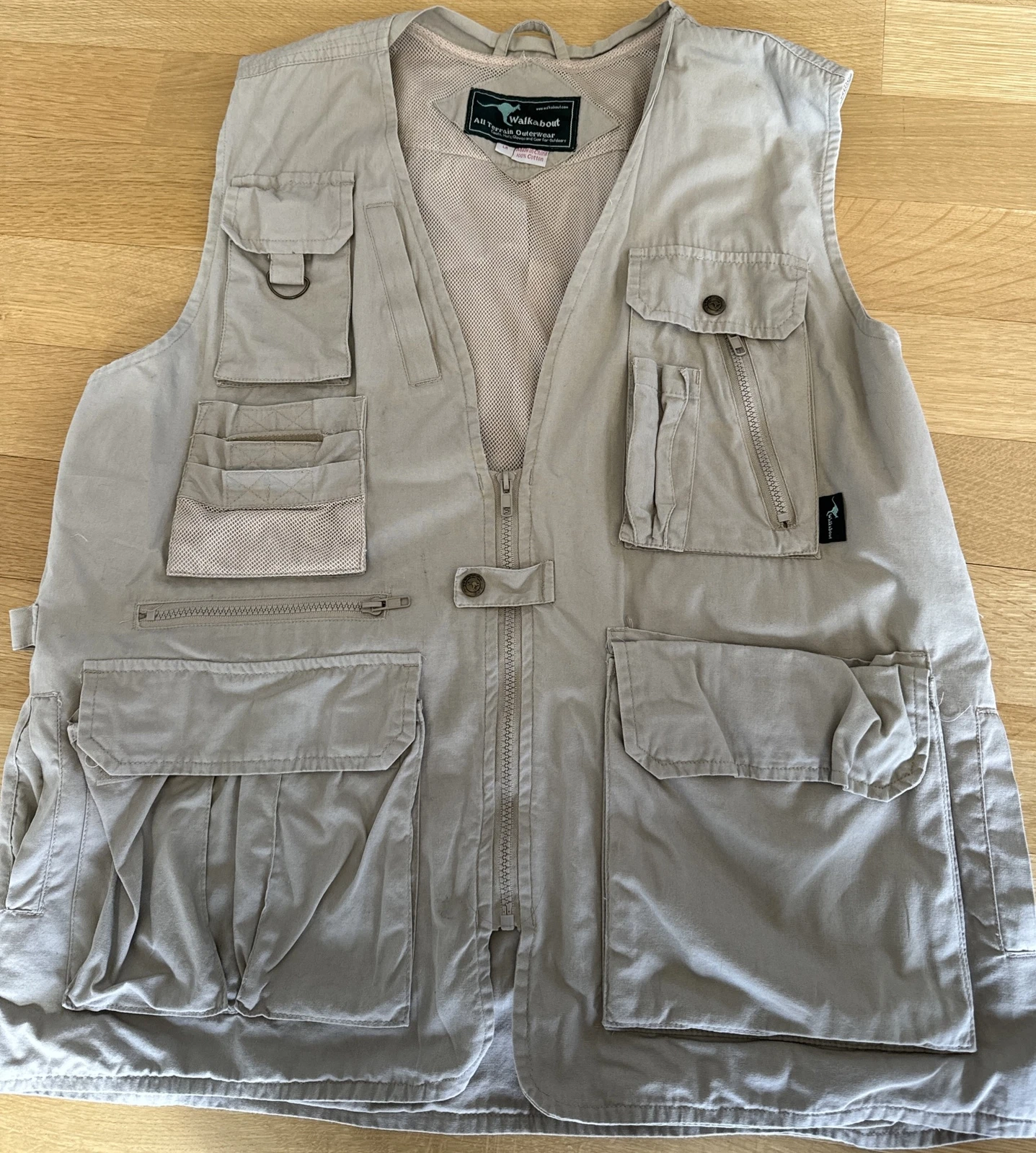 Walkabout Safari Vest Men’s L Tan Pockets Fishing Hunting Outdoor Tactical Khaki