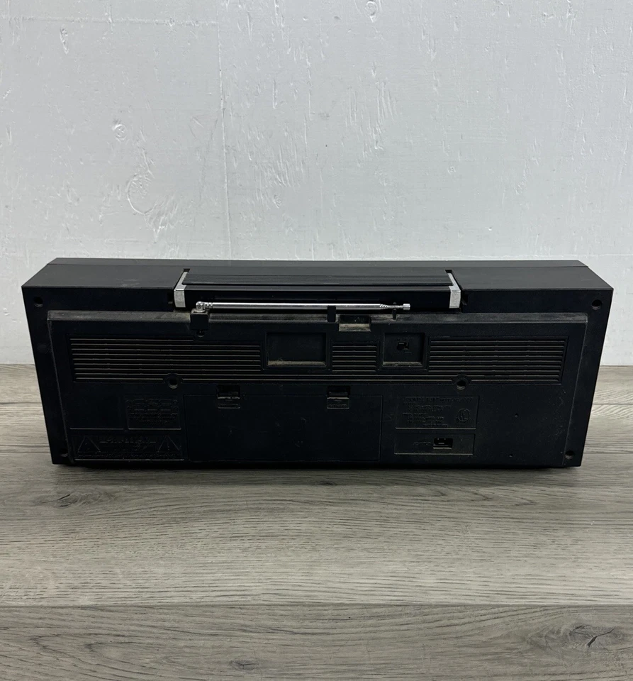 Radio Boombox Soundesign Modelo 4667 Años 80 con Reproductores de Cassette Dual Solo Piezas Foto 3 de 4