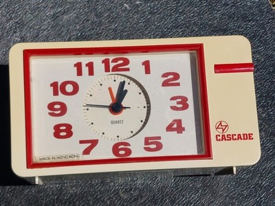 Cascade B100 Vintage Radiowecker MW/LW, Retro 80er Jahre, Requisite, teilweise funktionsfähig