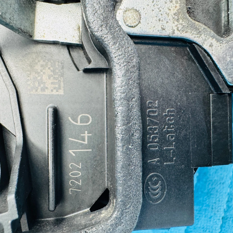 Pestillo de cerradura de puerta delantera derecha BMW 650i 2012-2017 OEM 7202146 Foto 3 de 4