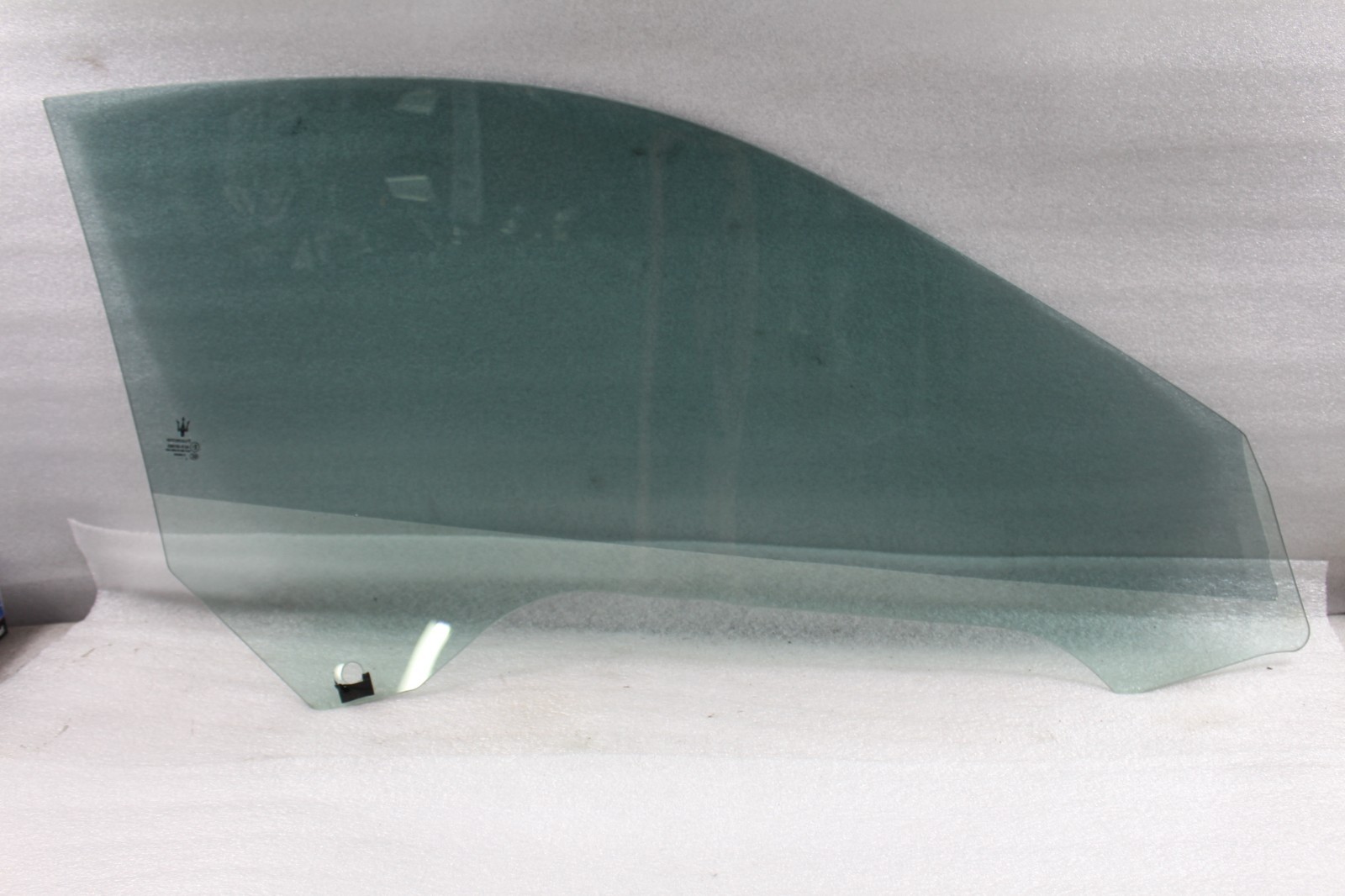 Maserati GranTurismo Front Left Door glass P/N 68363300