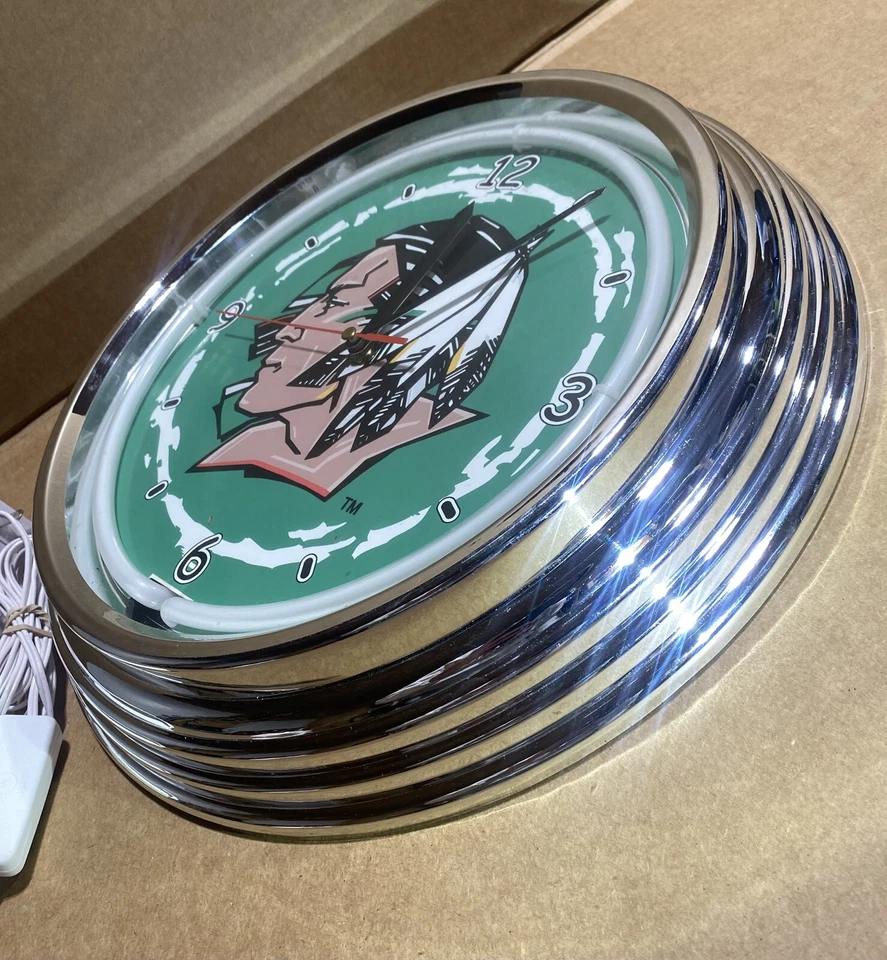 NCAA North Dakota State “Blackhawk” Neón Reloj Equipo Universitario Logo 15” Raro Foto 4 de 4