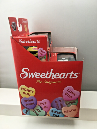 M2 Machines 5er Set Valentine's Sweetheart Fahrzeuge 2024 & 2025 mit Hülle 1:64 - Bild 12 von 22