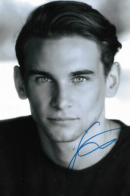 Freddie Thorp autograph signed 20x30 cm picture B/W