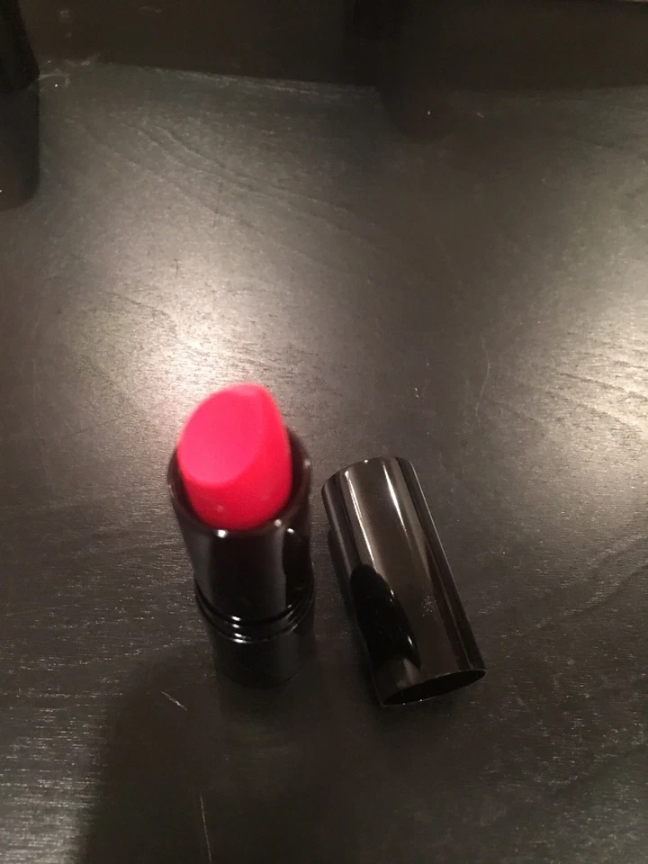 Lápiz Labial Crema “OMG NARANJA” Maquillaje Hipoalergénico, Larga Duración Foto 2 de 2