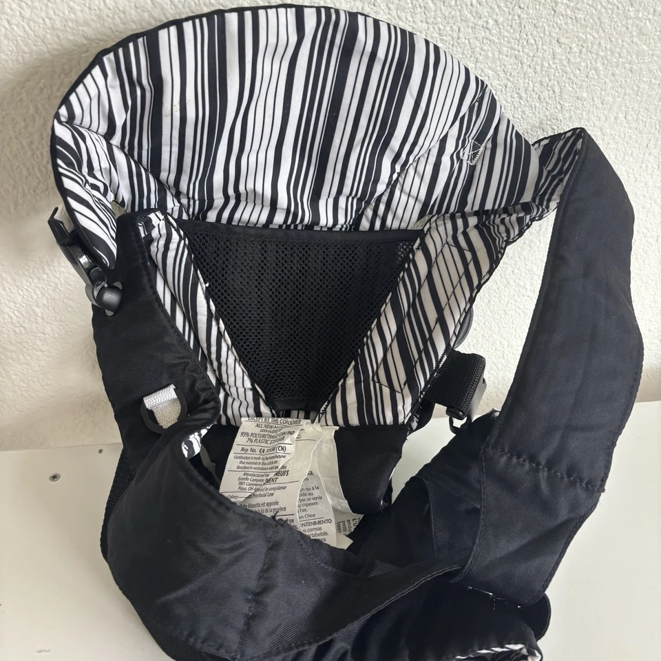 Portabebés Evenflow Snugli Hug blanco y negro con rayas Foto 3 de 4