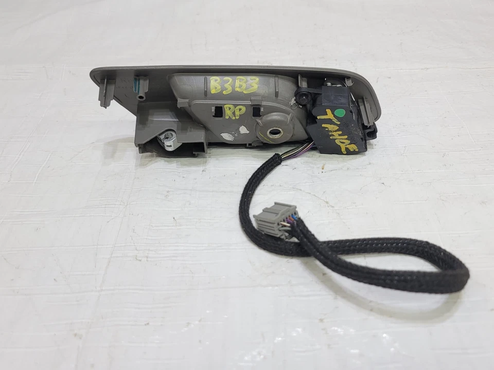 Maçaneta interna dianteira direita do passageiro Chevrolet Tahoe 2008-2014 22855621 - Imagem 4 de 4