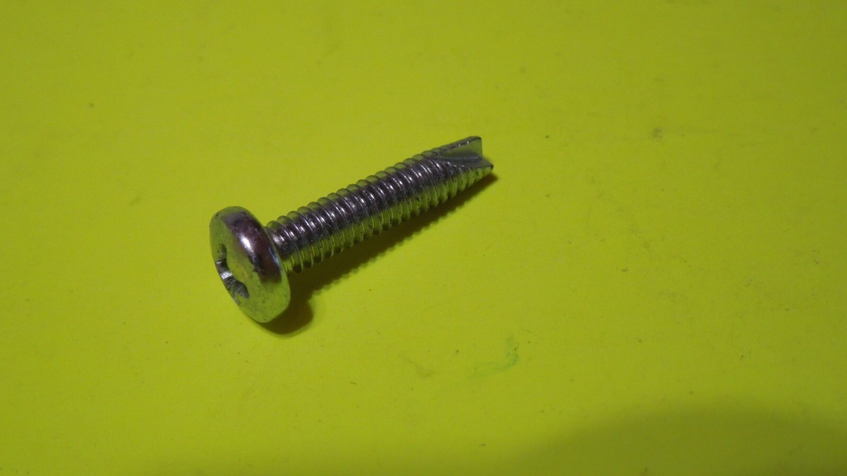 NOS OEM Harley Davidson 8-32 x 3/4