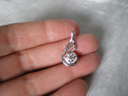 White Cultured Button Pearl pendant, 7.5 mm, in 1.1 grams of 925 Sterling Silver - Picture 8 of 13