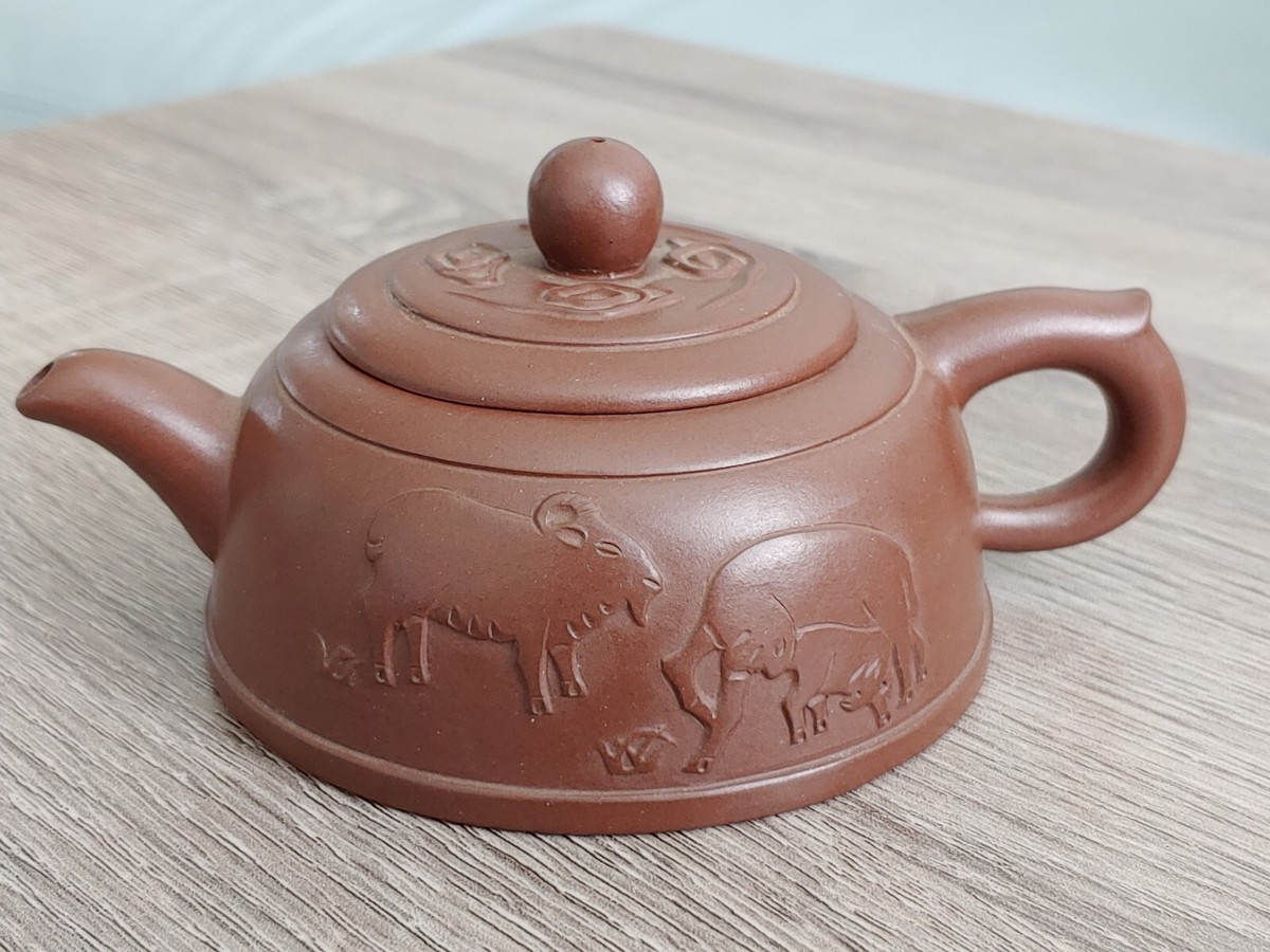 张秀玲阳刻三羊开泰祥云玉壁底紫砂壶Vintage China Yixing Zisha 张秀玲阳刻三羊开泰祥云玉壁底紫砂壶Vintage China Yixing Zisha