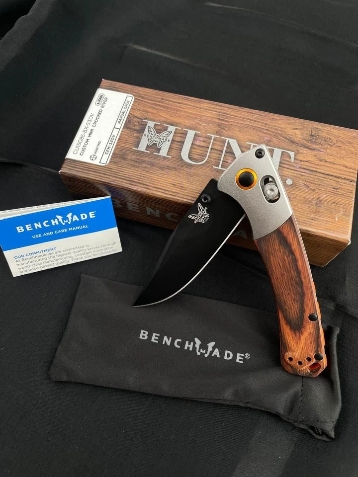 Cuchillo Plegable Clásico Nuevo Hoja Negra Mango Marrón Madera Benchmade 15085 CPM-S30V Foto 3 de 4