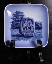 Royal Copenhagen PLAQUETTE 10,5 cm Blaumalerei Bommerlunder Gedenkstein #A