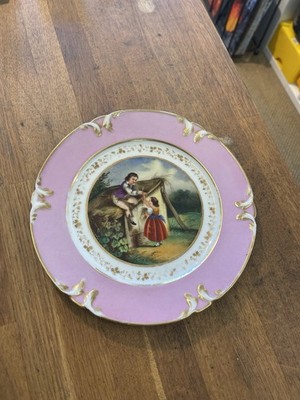 Antiker französischer Porzellan Deko Teller handbemalt romantisches Paar rosa Rand