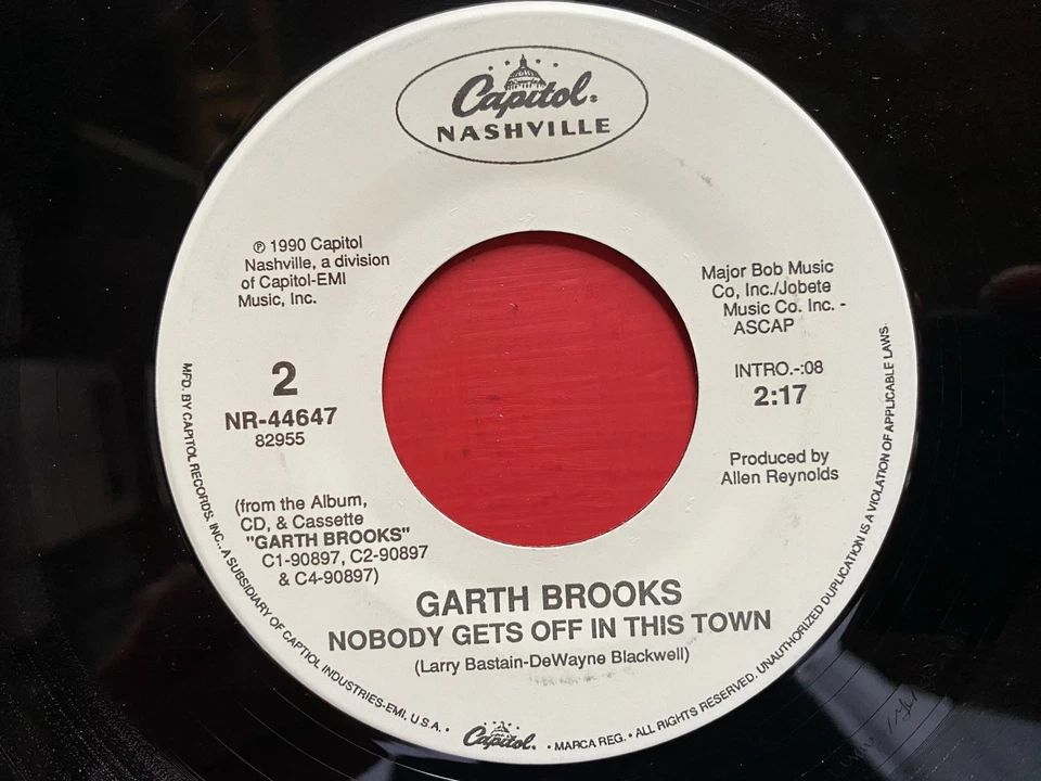 Garth Brooks – Friends In Low Places - 1990 Capitol 7” Vinyl 45rpm - Near Mint! - Image 4 of 4